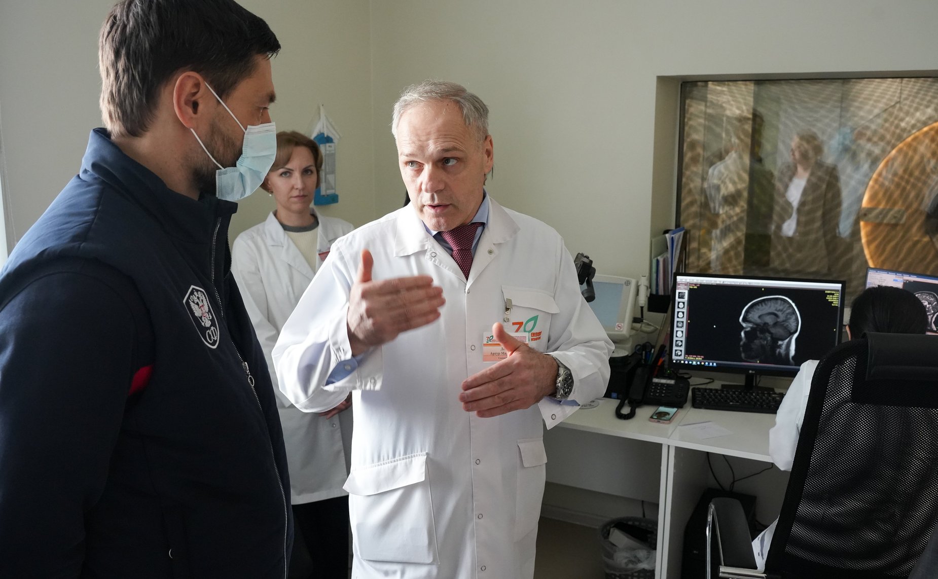 Сенаторы посетили госпиталь для ветеранов войн и Республиканский лечебно-реабилитационный центр на базе городской клинической больницы №7 им. М. Н. Садыкова