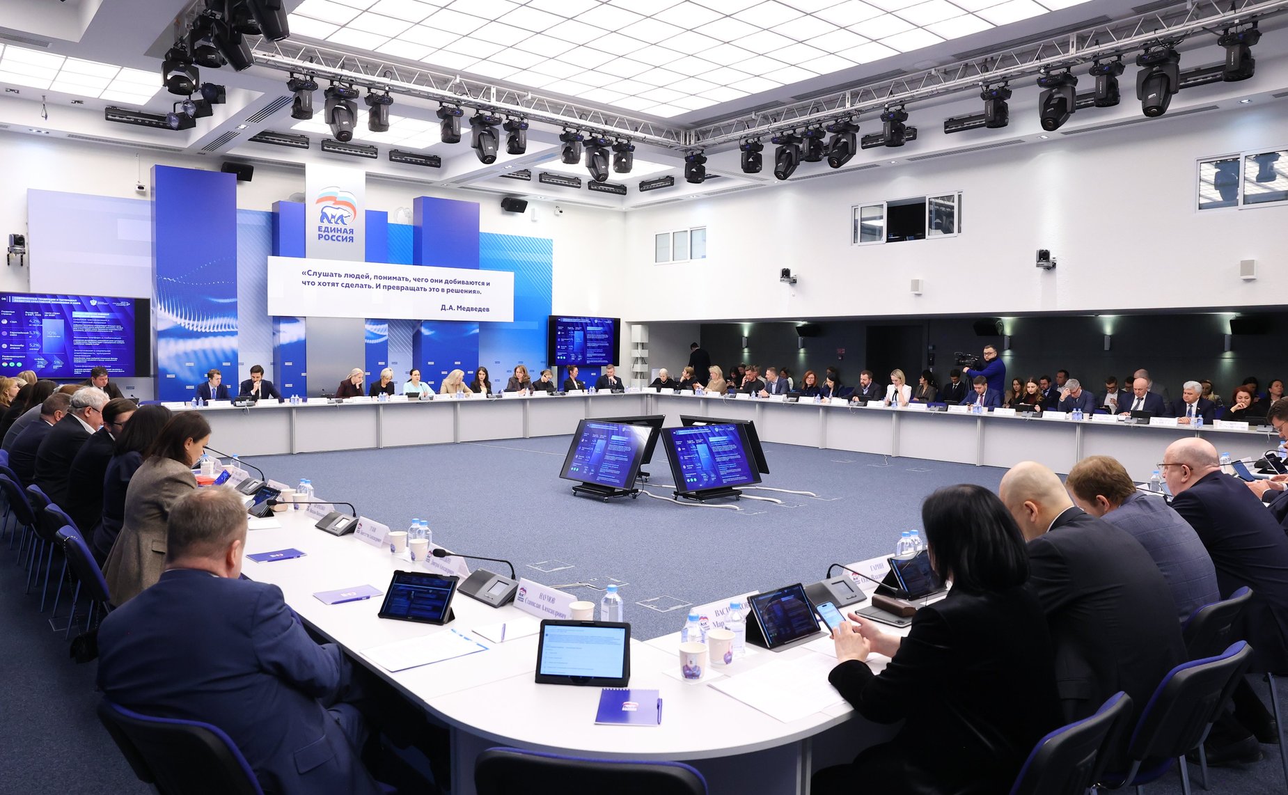 Заседание Комиссии Совета Федерации по развитию креативных (творческих) индустрий и народных художественных промыслов в РФ