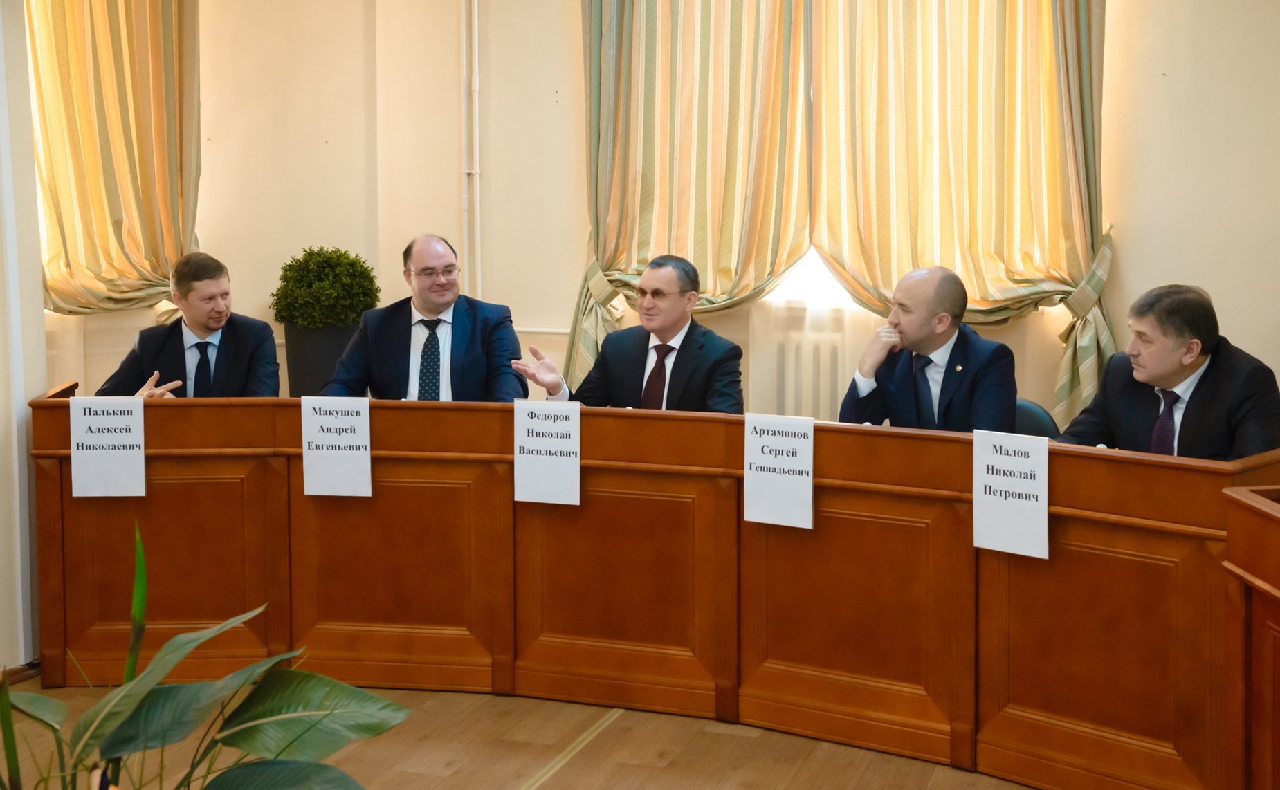 Николай Федоров посетил ведущий вуз республики и встретился со студентами и преподавателями