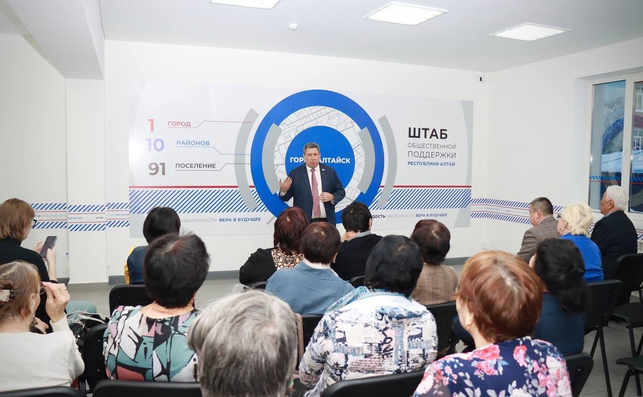 Владимир Полетаев в ходе региональной недели провел ряд встреч, а также прием граждан