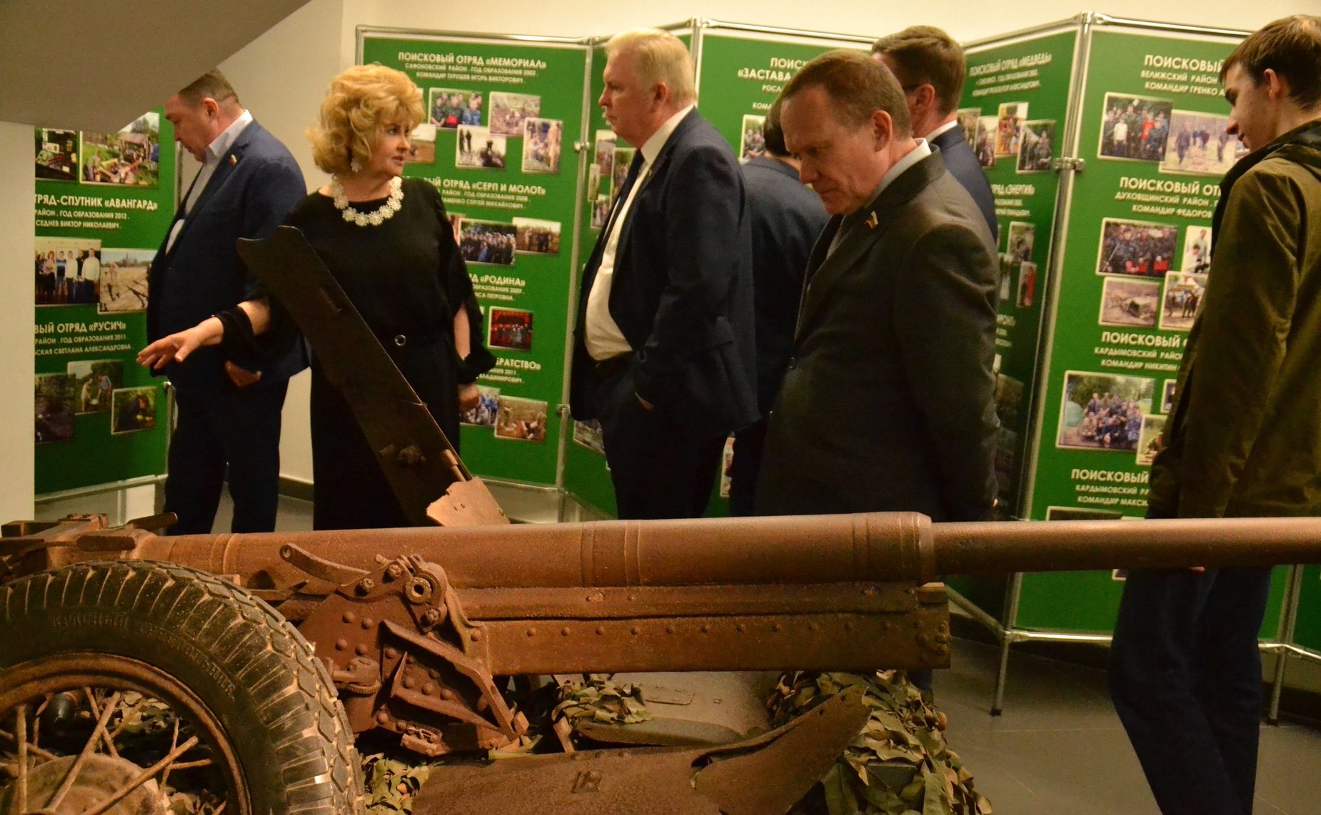 Сенаторы РФ познакомились с экспозицией общественного музея Неизвестного солдата, созданного поисковиками Смоленской области