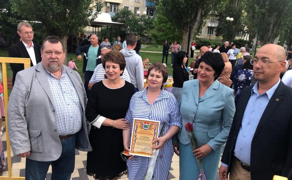 Екатерина Алтабаева вручила Благодарности Председателя СФ жителям Балаклавы