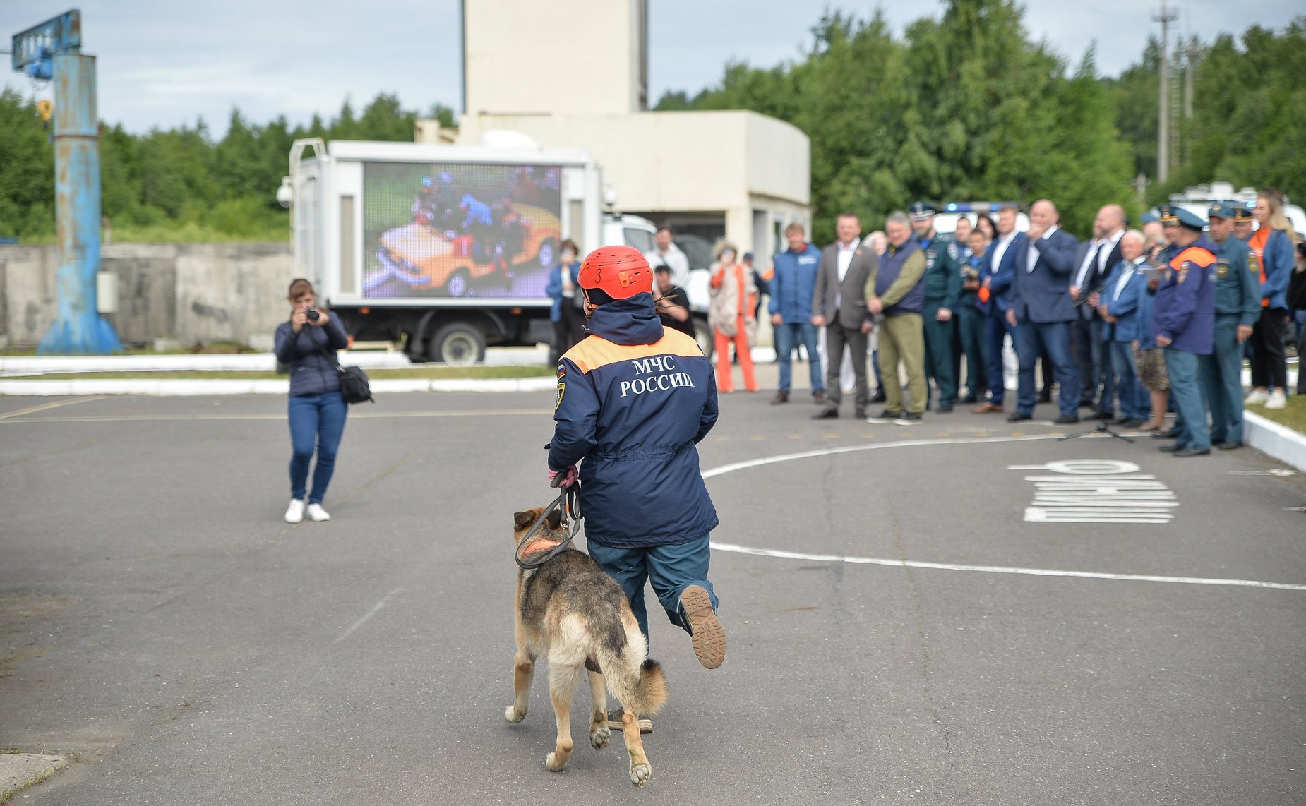 Юрий Воробьев принял участие в мероприятиях каникулярной профориентационной школы «За безопасность!», прошедших в рамках XI Форума регионов Беларуси и России на базе арктического спасательного учебно-научного центра «Вытегра»