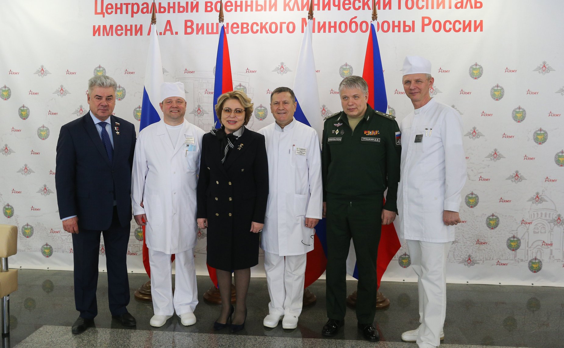 Председатель Совета Федерации Валентина Матвиенко и председатель Комитета СФ по обороне и безопасности Виктор Бондарев посетили 3 Центральный военный клинический госпиталь имени А.А. Вишневского Министерства обороны РФ