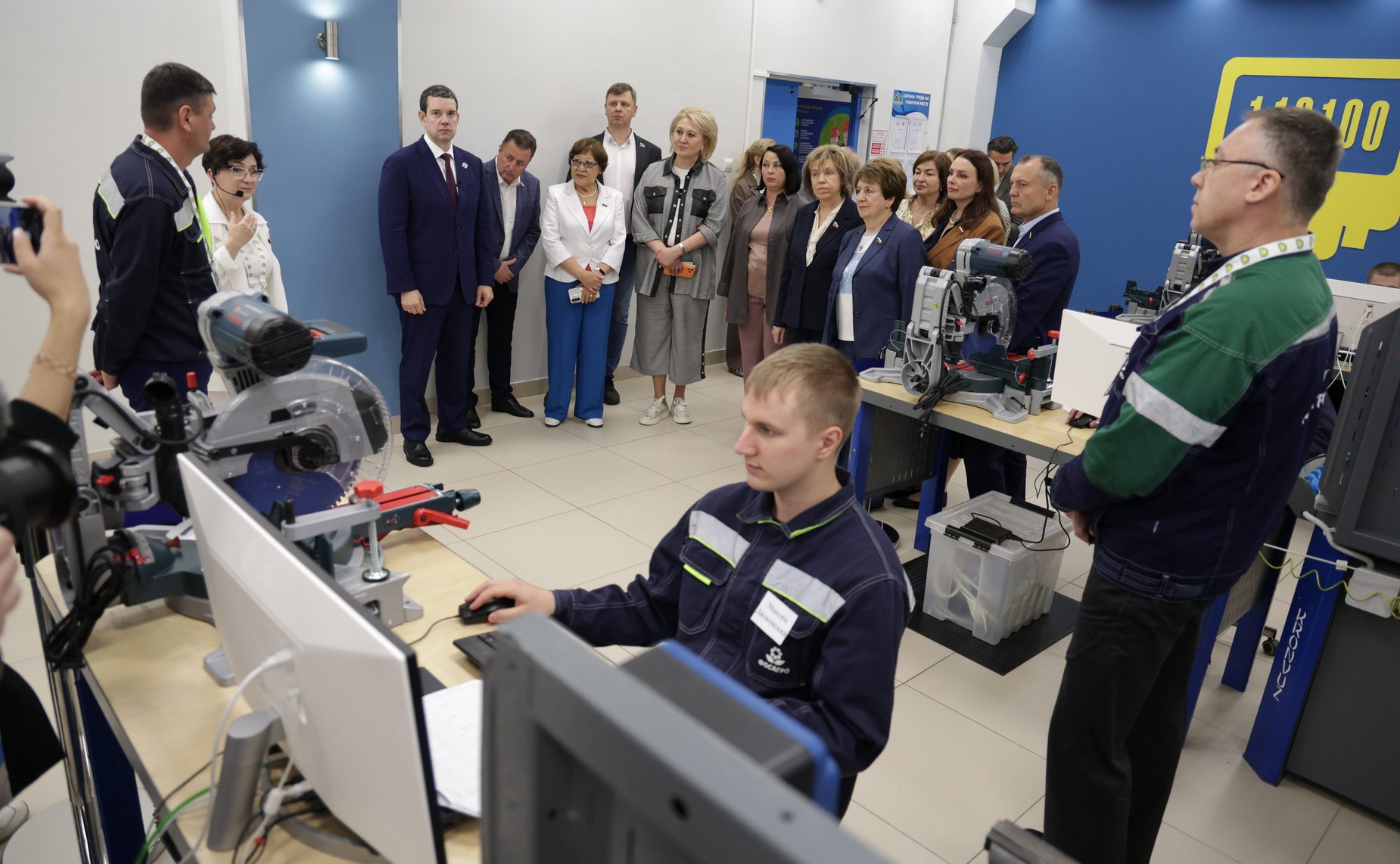 Выездное заседание Комитета Совета Федерации по науке, образованию и культуре «Развитие системы непрерывного образования для обеспечения технологического лидерства региона ( на примере Вологодской области)» Посещение химико-технологического колледжа