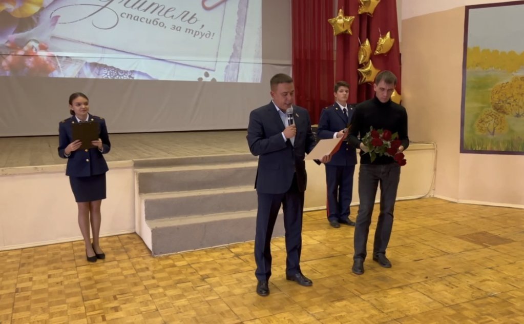 Айрат Гибатдинов поздравил учителей города Ульяновска с профессиональным праздником
