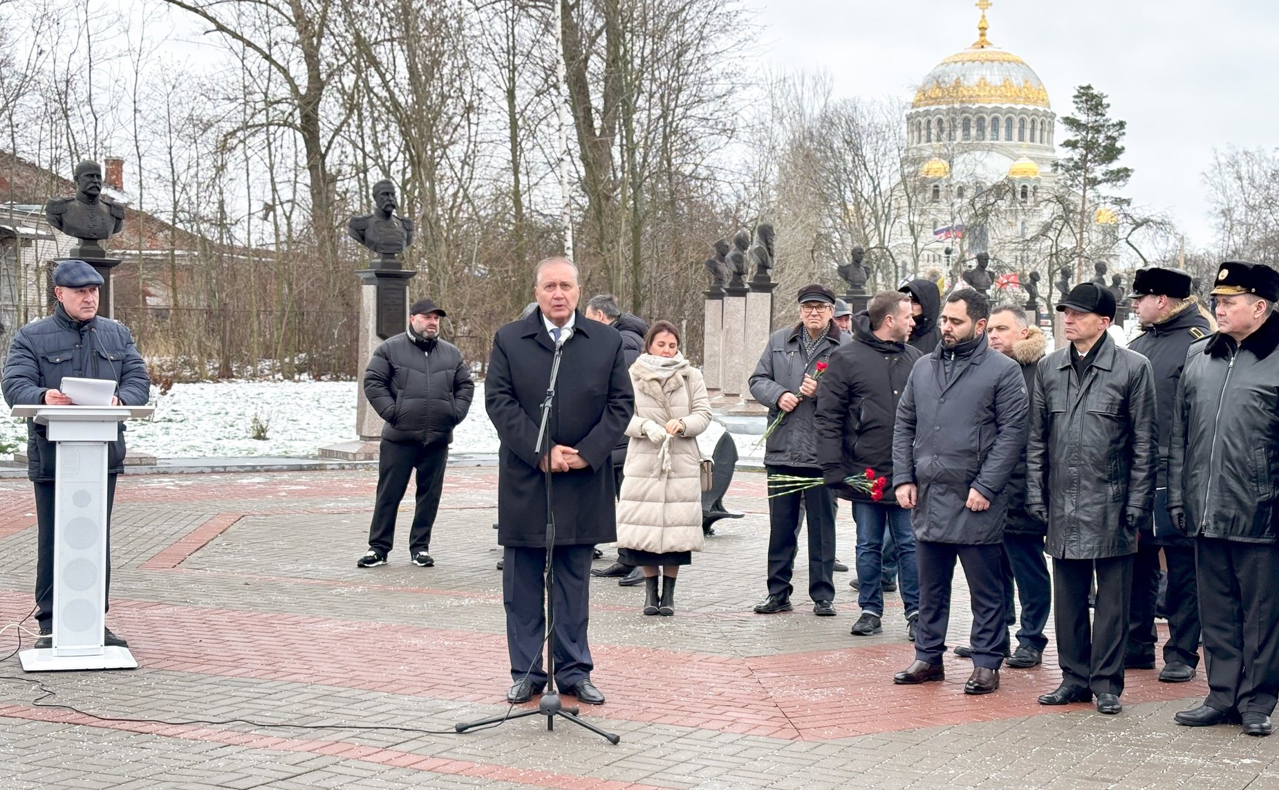 Сенаторы РФ приняли участие в торжественной церемонии открытия памятника Адмиралу флота Советского Союза Исакову Ивану Степановичу