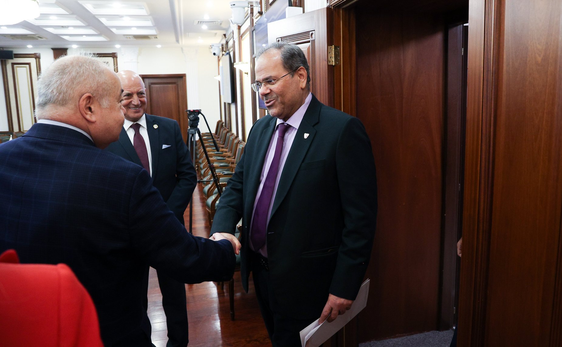 Ильяс Умаханов провел встречу с Чрезвычайным и Полномочным Послом Королевства Бахрейн в РФ Ахмедом Абдулрахманом Махмудом Аль-Саати и Главой Представительства Лиги арабских государств в России Валидом Хамидом Шилтагом