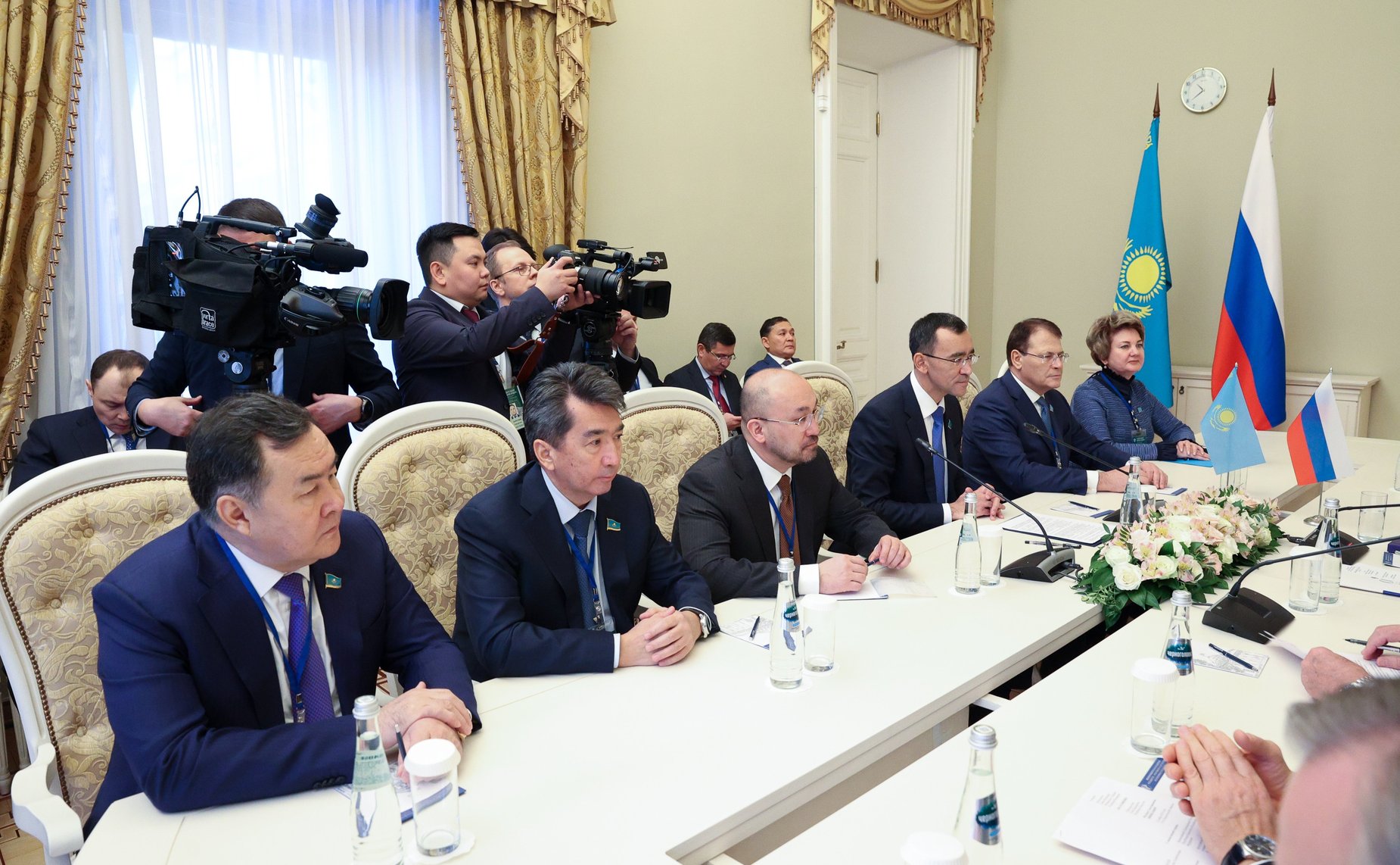 Валентина Матвиенко провела встречу с Председателем Сената Парламента Республики Казахстан Мауленом Ашимбаевым