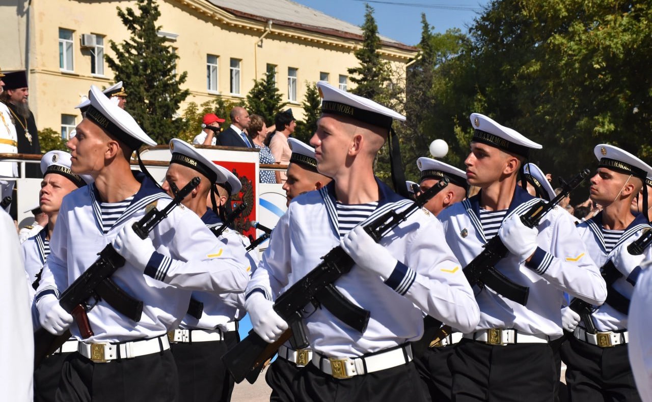 Екатерина Алтабаева поздравила курсантов ЧВВМУ имени Нахимова с принятием присяги
