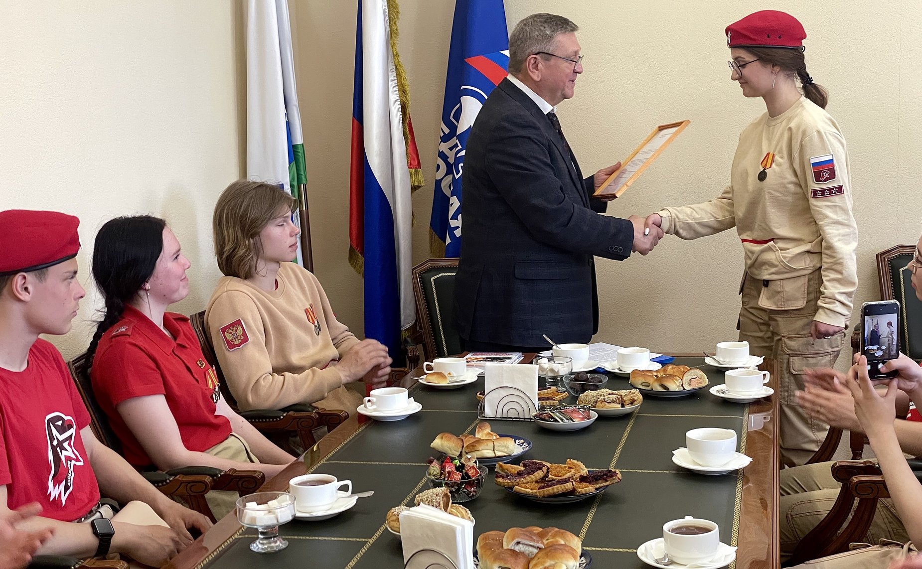 Александр Лутовинов в ходе региональной недели провел встречу с юнармейцами Ненецкого автономного округа