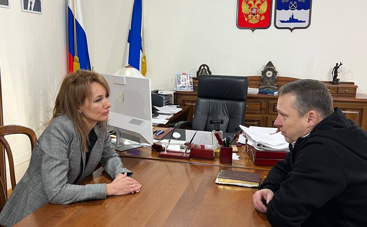 Татьяна Сахарова проверила ход реализации программ по капремонту школ и модернизации объектов здравоохранения в Мурманской области