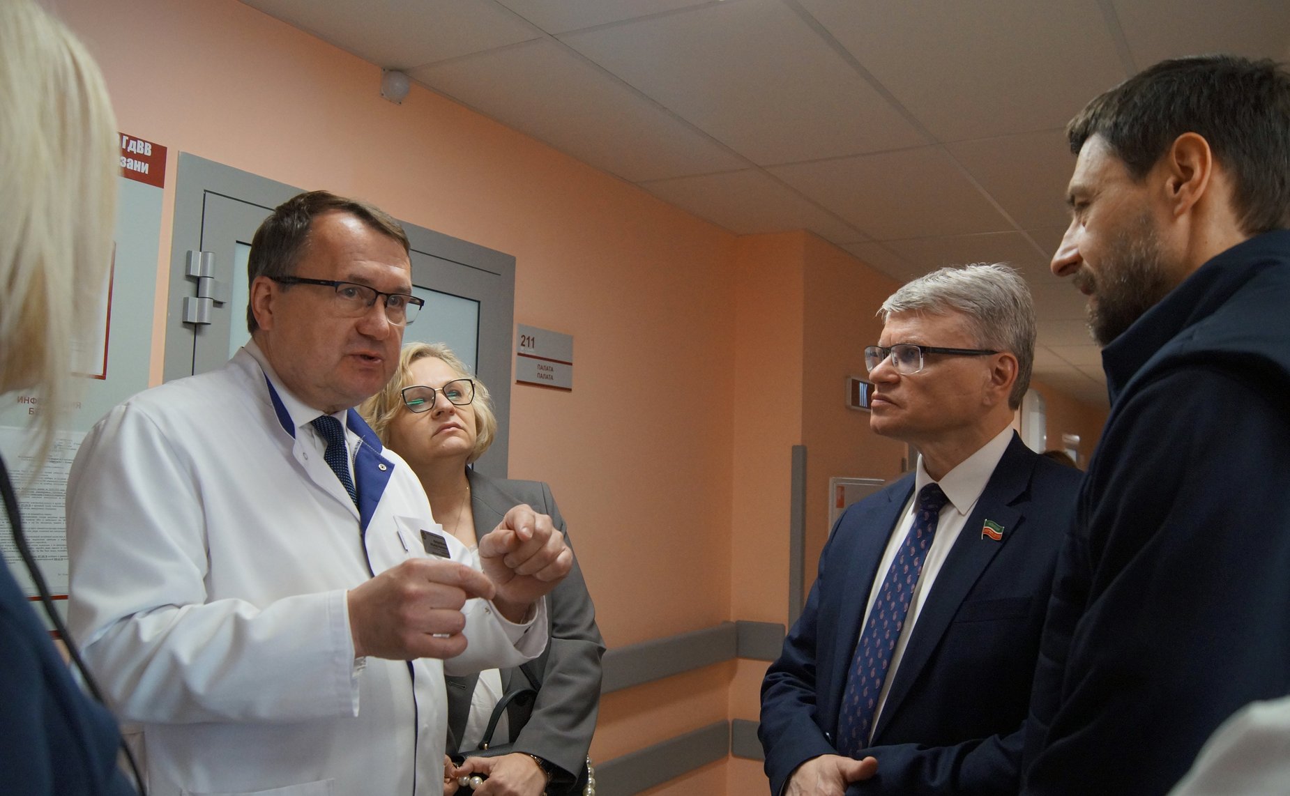 Сенаторы посетили госпиталь для ветеранов войн