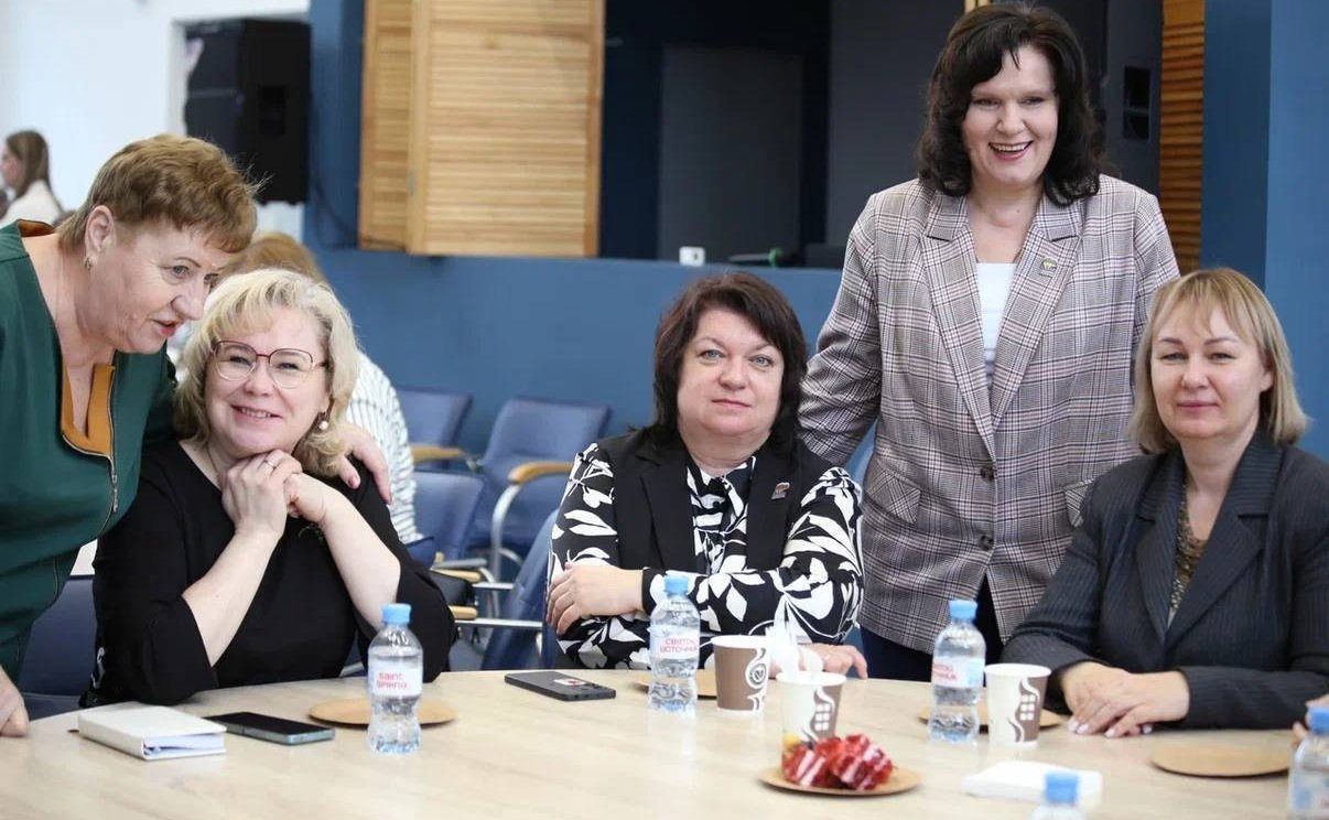 Александр Савин поздравил женщин Калужской области с 8 Марта