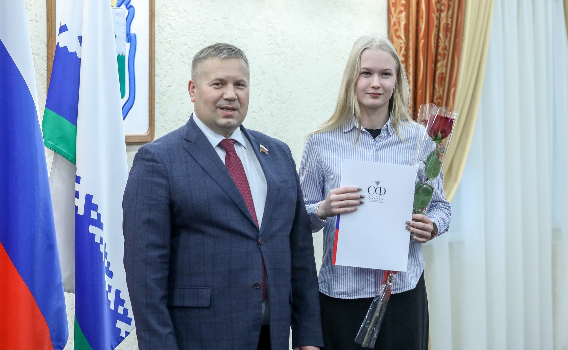 Денис Гусев вручил именные стипендии лучшим студентам учреждений профессионального образования Ненецкого АО