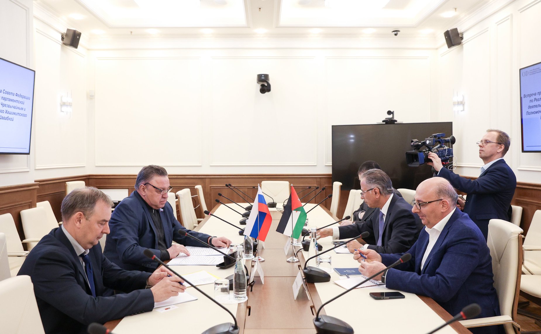 Председатель Комитета СФ по Регламенту и организации парламентской деятельности Вячеслав Тимченко провел встречу с Чрезвычайным и Полномочным Послом Иордании в России Халедом Шавабкой