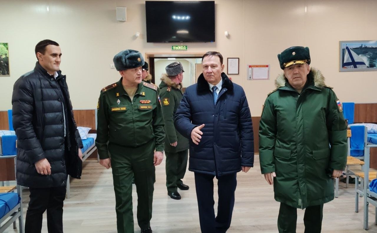 Александр Ролик посетил Уссурийское суворовское военное училище Министерства обороны РФ