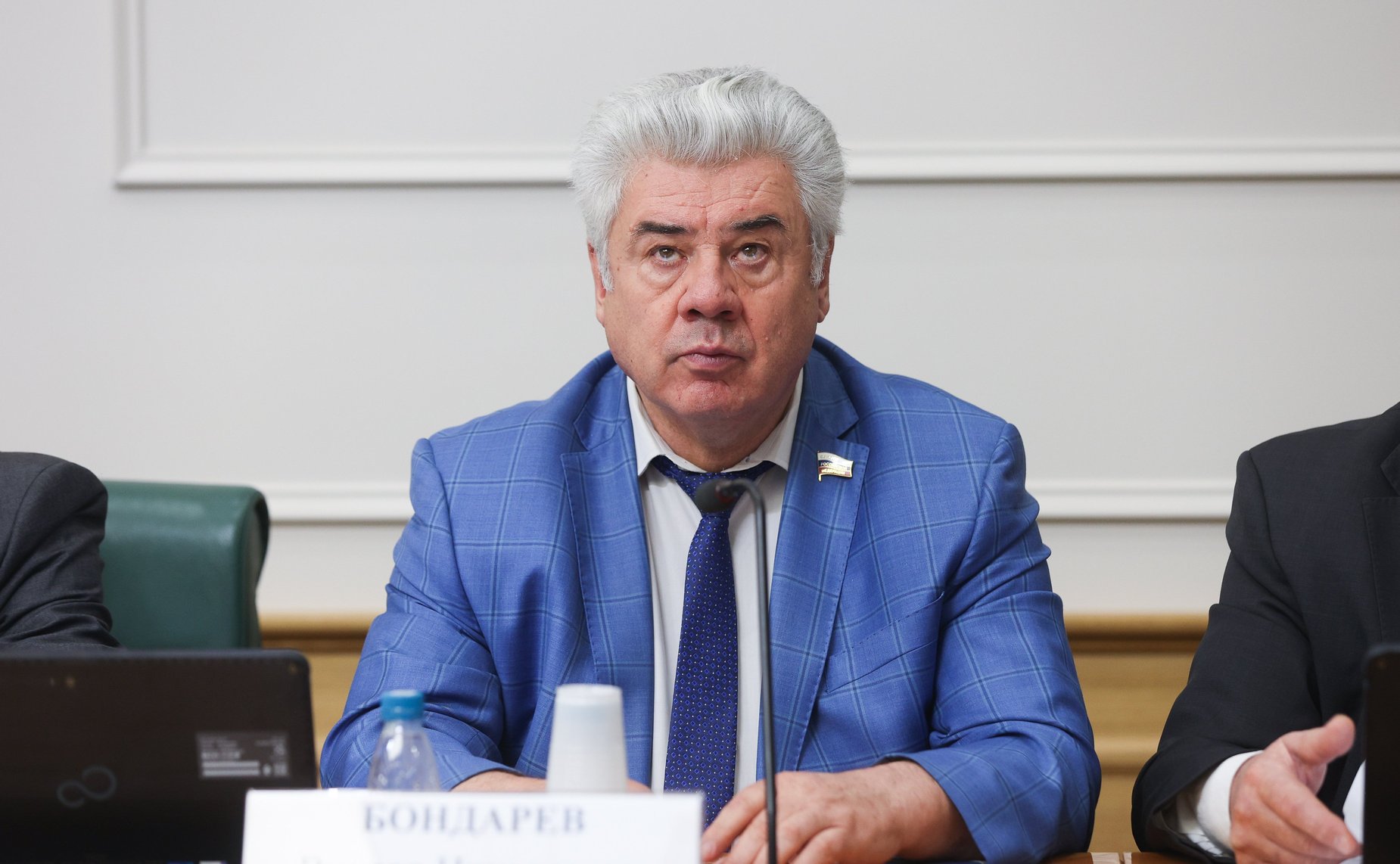 Виктор Бондарев