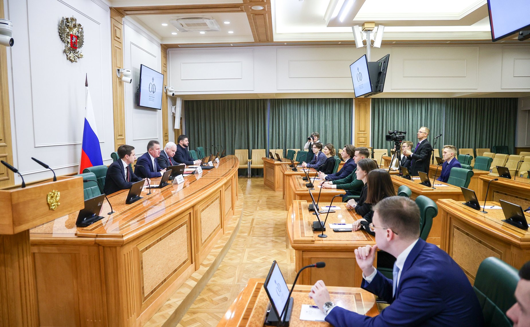 Евгений Богомазов провел встречу с руководителями Представительств Вологодской области в Москве и Санкт-Петербурге и студентами-вологжанами, обучающимися в ВУЗах Москвы и Санкт-Петербурга