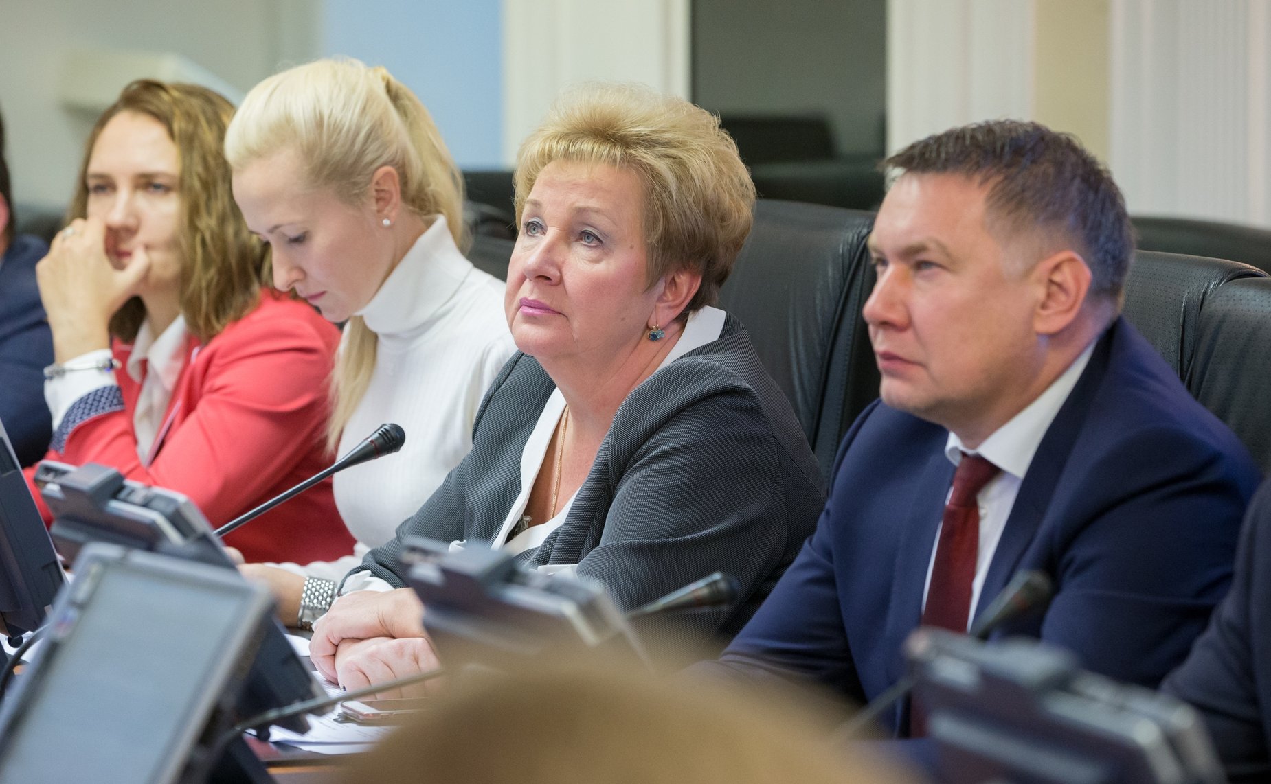 «Круглый стол» на тему «О совершенствовании законодательной базы в сфере управления многоквартирными домами и ответственности управляющих организаций за оказываемые жилищно-коммунальные услуги в субъектах РФ»