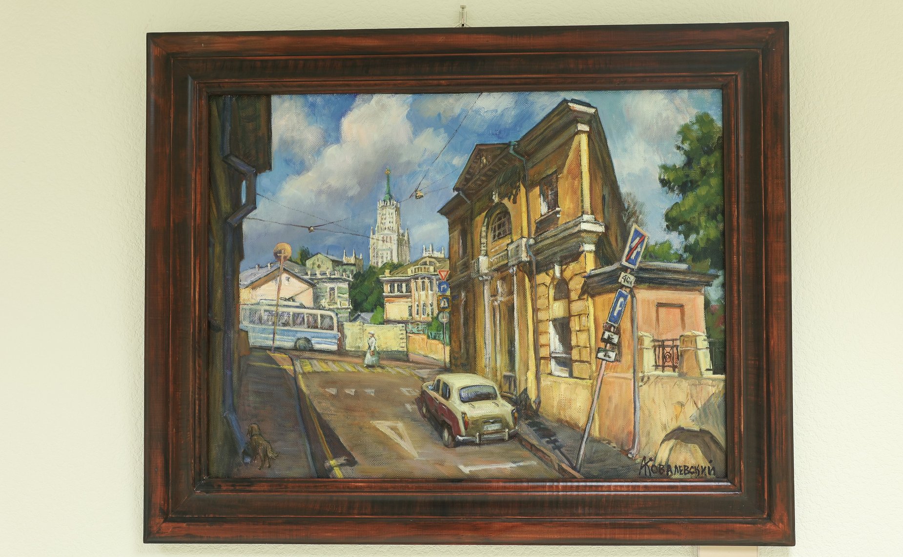 Дина Оюн открыла в верхней палате парламента выставку живописи московского художника Андрея Ковалевского «Мир на палитре»