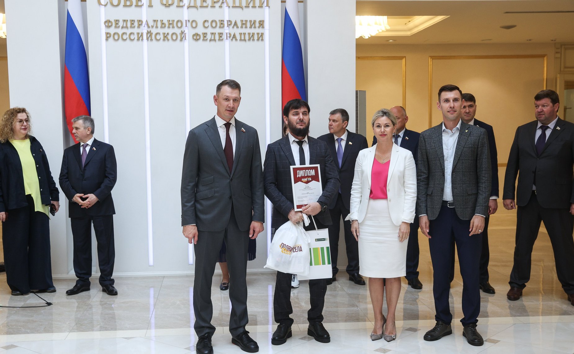 В Совете Федерации открылась выставка «Подвиг села: новые герои»