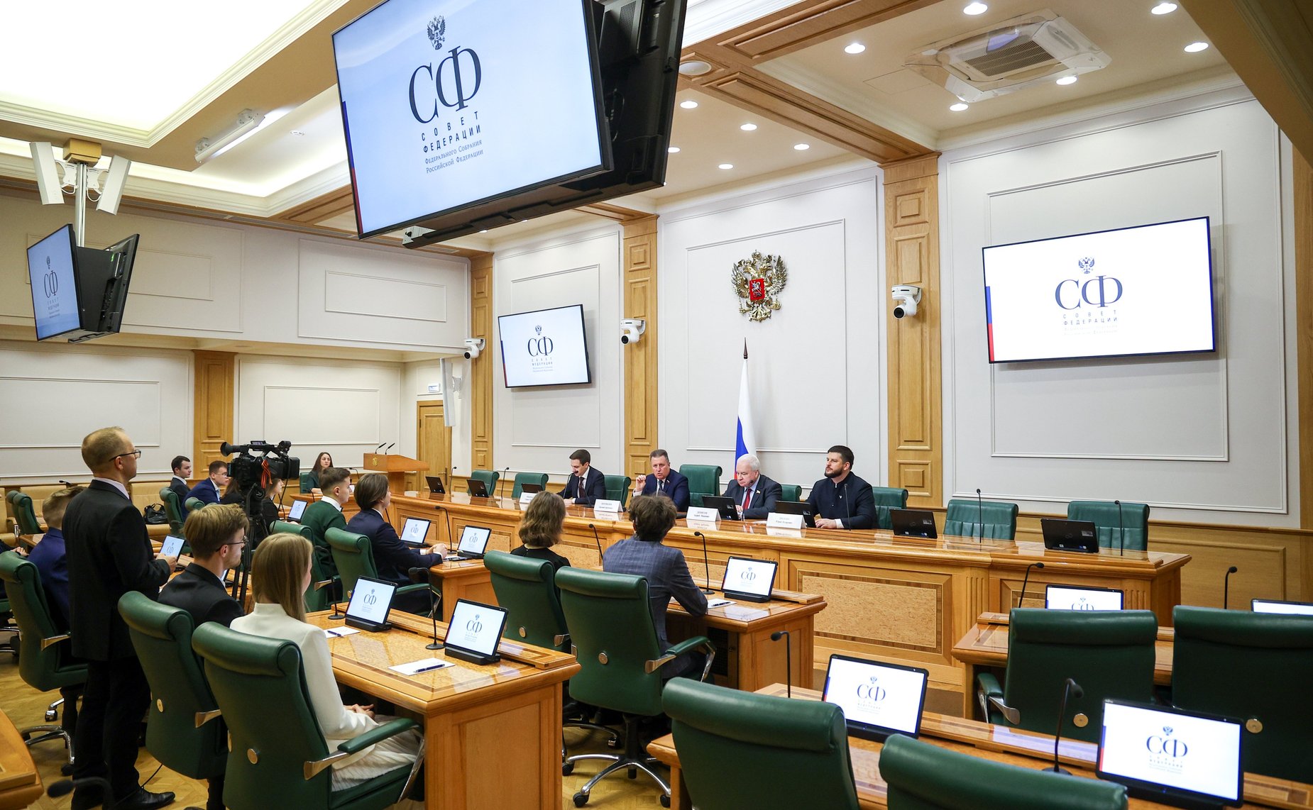 Евгений Богомазов провел встречу с руководителями Представительств Вологодской области в Москве и Санкт-Петербурге и студентами-вологжанами, обучающимися в ВУЗах Москвы и Санкт-Петербурга