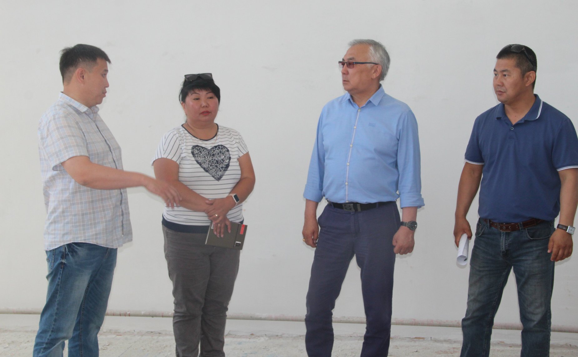 Баир Жамсуев в ходе рабочей поездки в Забайкальский край проинспектировал ход ремонтных работ на объектах образования сел Будулан и Судунтуй Агинского Бурятского округа Забайкальского края