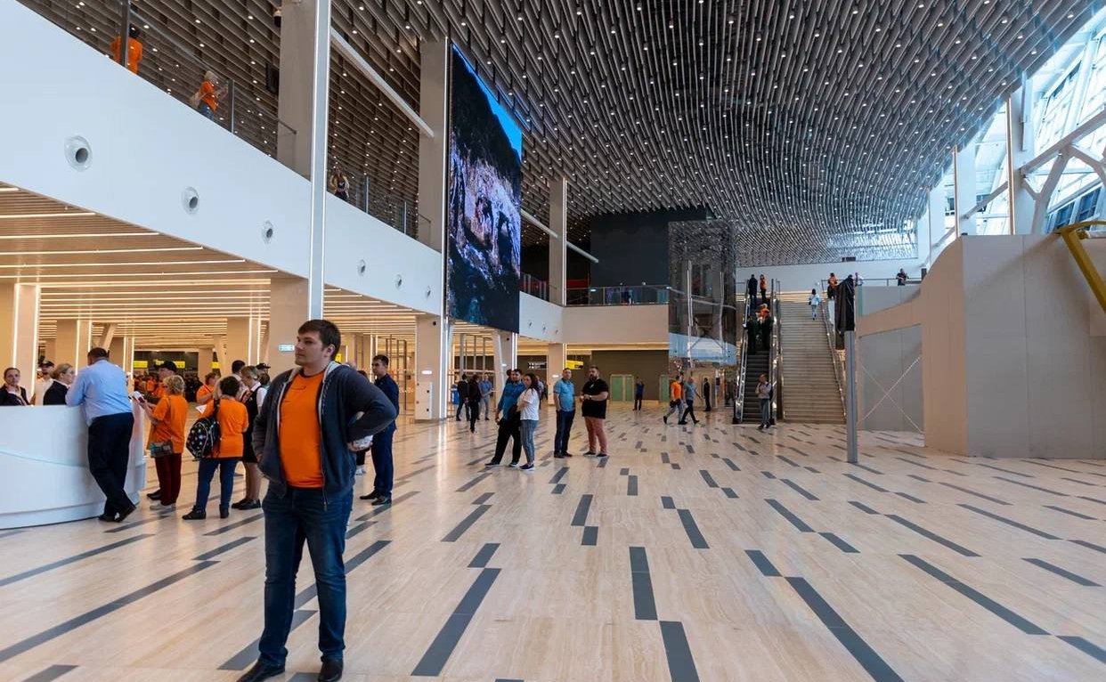 Андрей Хапочкин посетил новый аэровокзальный комплекс в Южно-Сахалинске