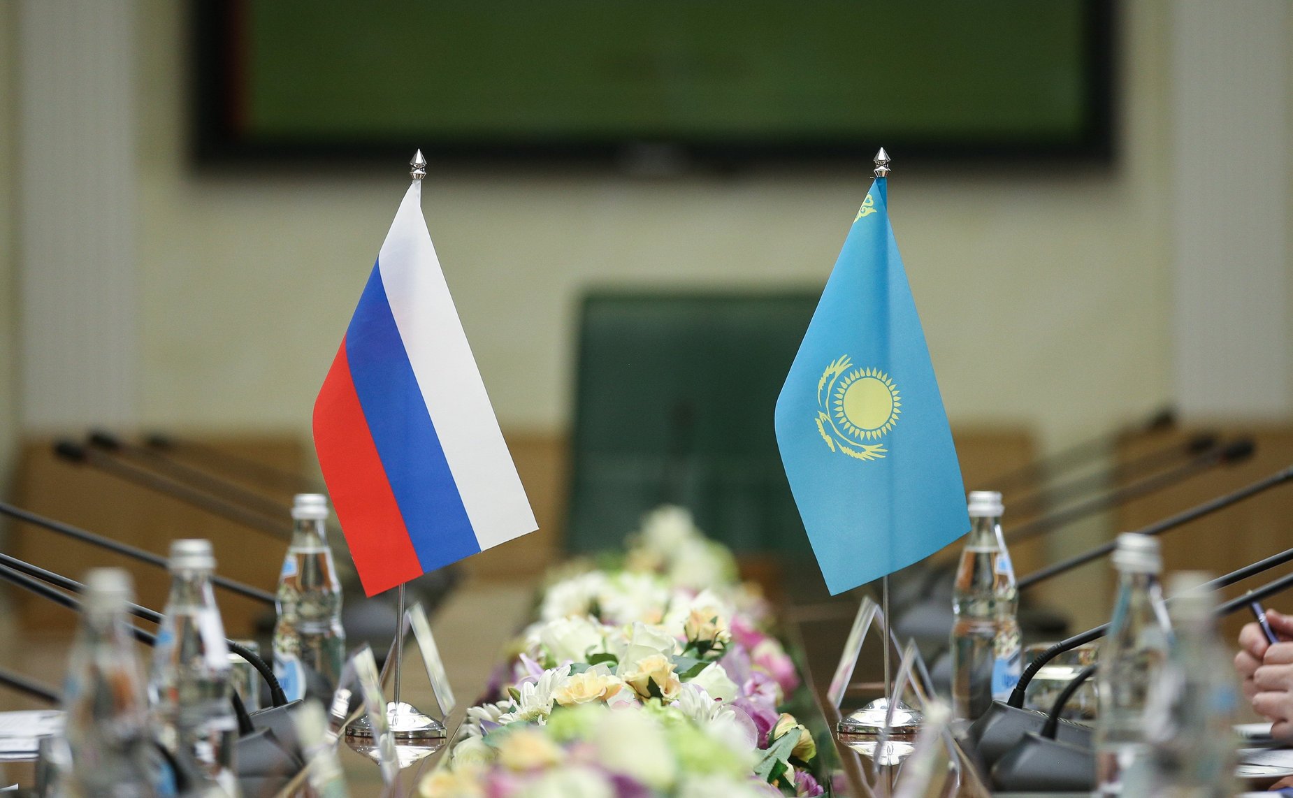 Встреча Константина Косачева с Чрезвычайным и Полномочным Послом Республики Казахстан в Российской Федерации Ермеком Кошербаевым