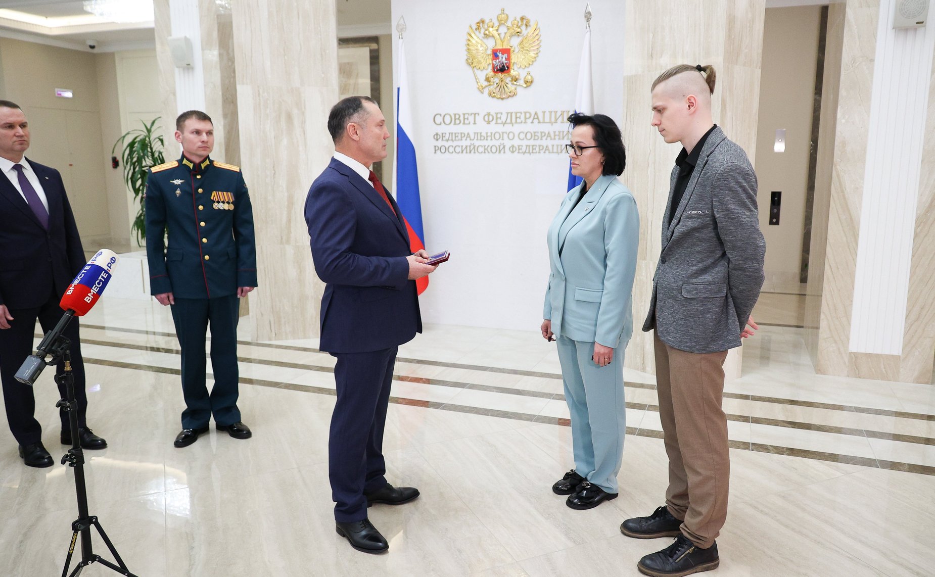 Передача награды семье погибшего участника СВО