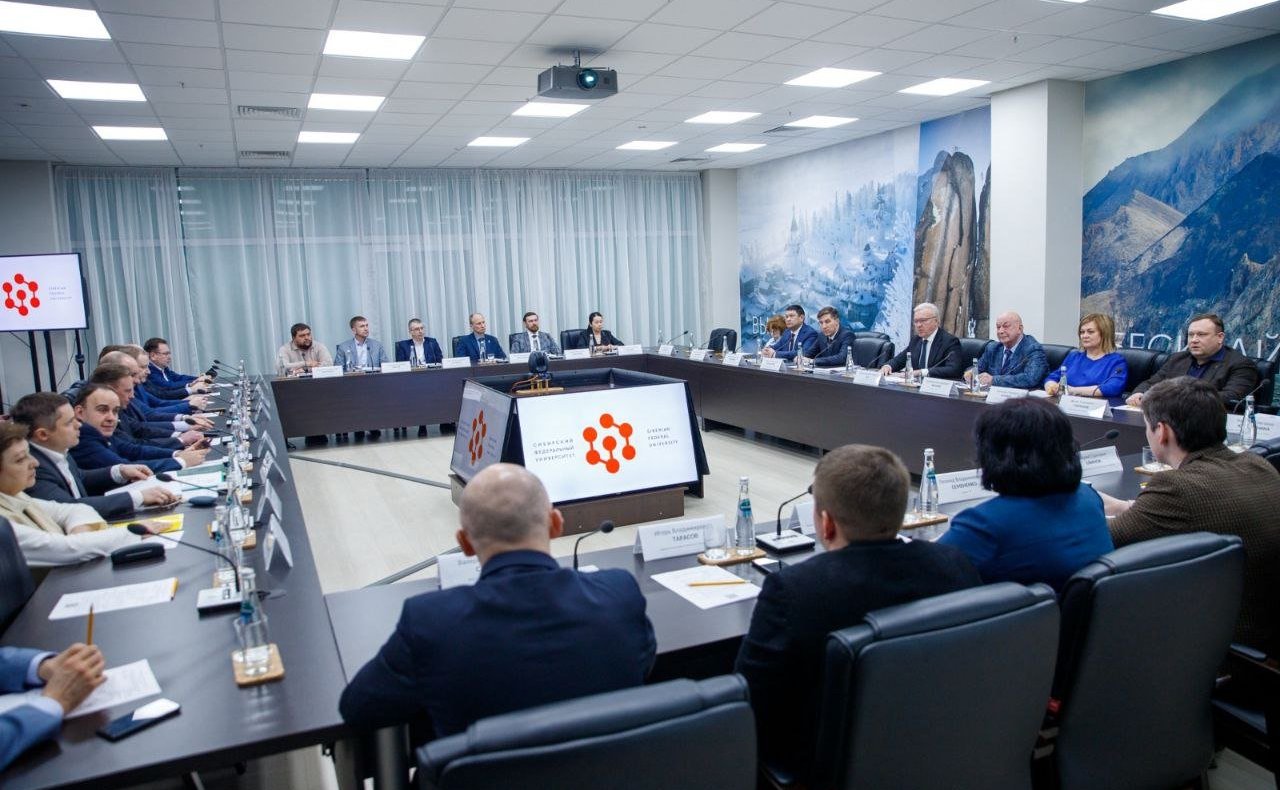 Александр Усс принял участие в заседании Сибирского клуба