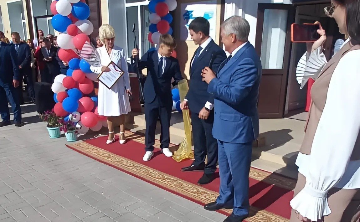 Сергей Михайлов поздравил с началом учебного года школьников в поселке Чернышевск