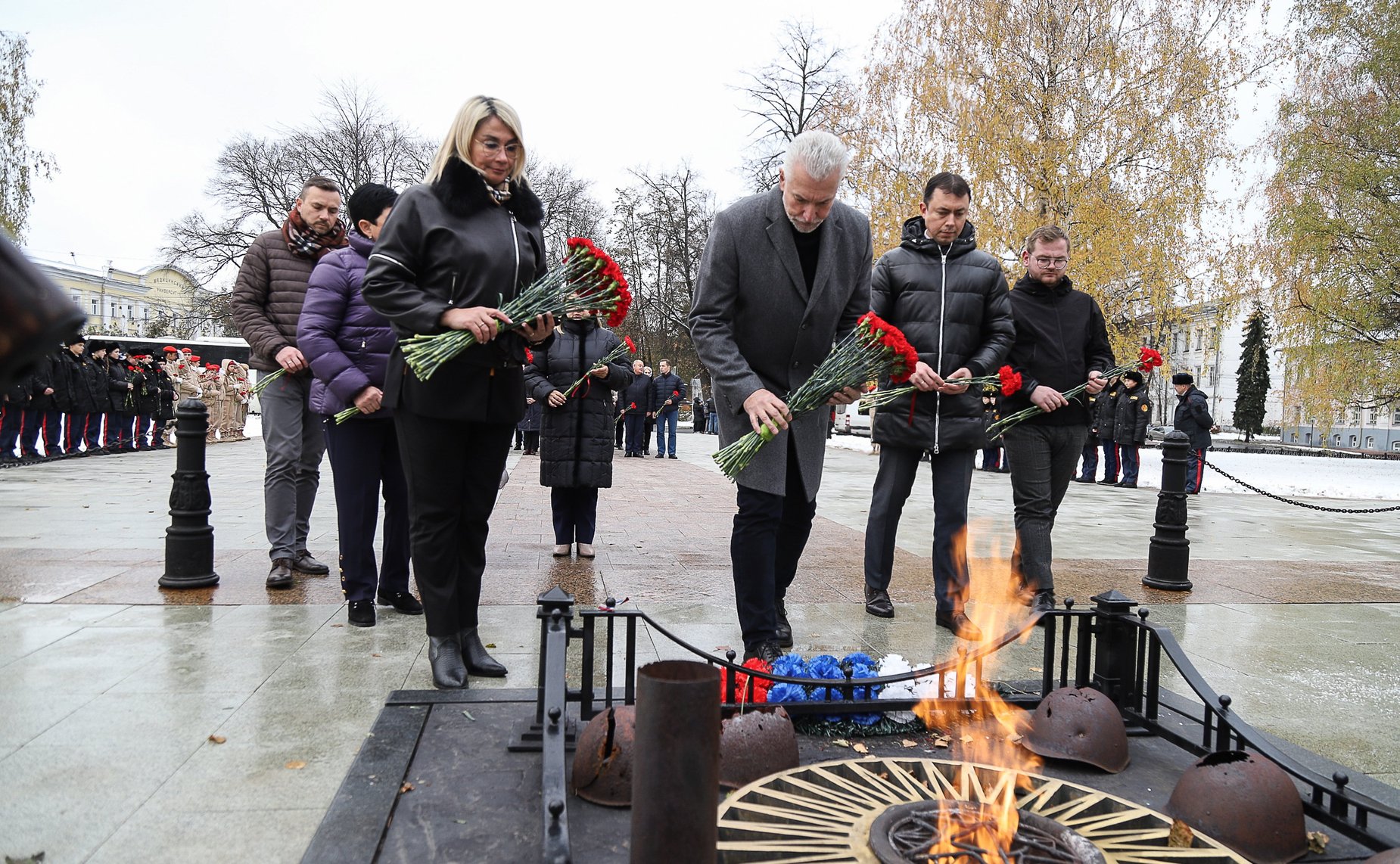 Российские и белорусские парламентарии возложили цветы к Вечному огню в Ярославле и почтили память погибших в годы Великой Отечественной войны