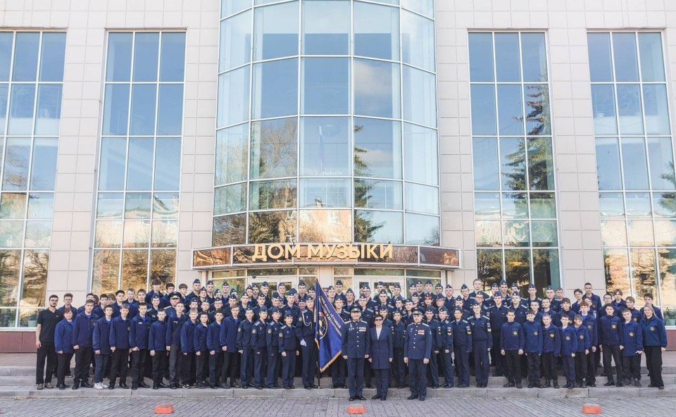 Светлана Кириллова посетила торжественную церемонию принятия присяги курсантами Клуба юных лётчиков, космонавтов и десантников