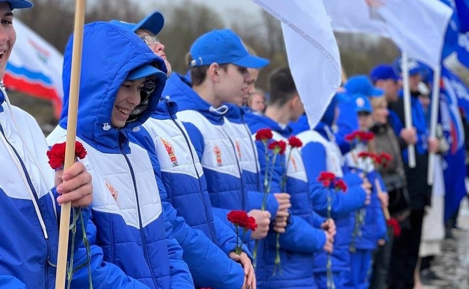 Торжественная церемония поднятия со дна Невы артиллерийского тягача «Сталинец», который затонул во время боя в ходе операции «Искра» по прорыву блокады