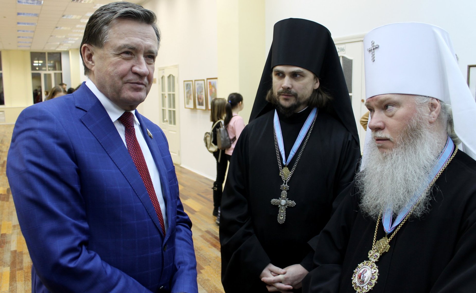 Сергей Рябухин посетил Международную российско-итальянская выставку художественного творчества среди детей и юношества «Встреча с Победой» в Ульяновске