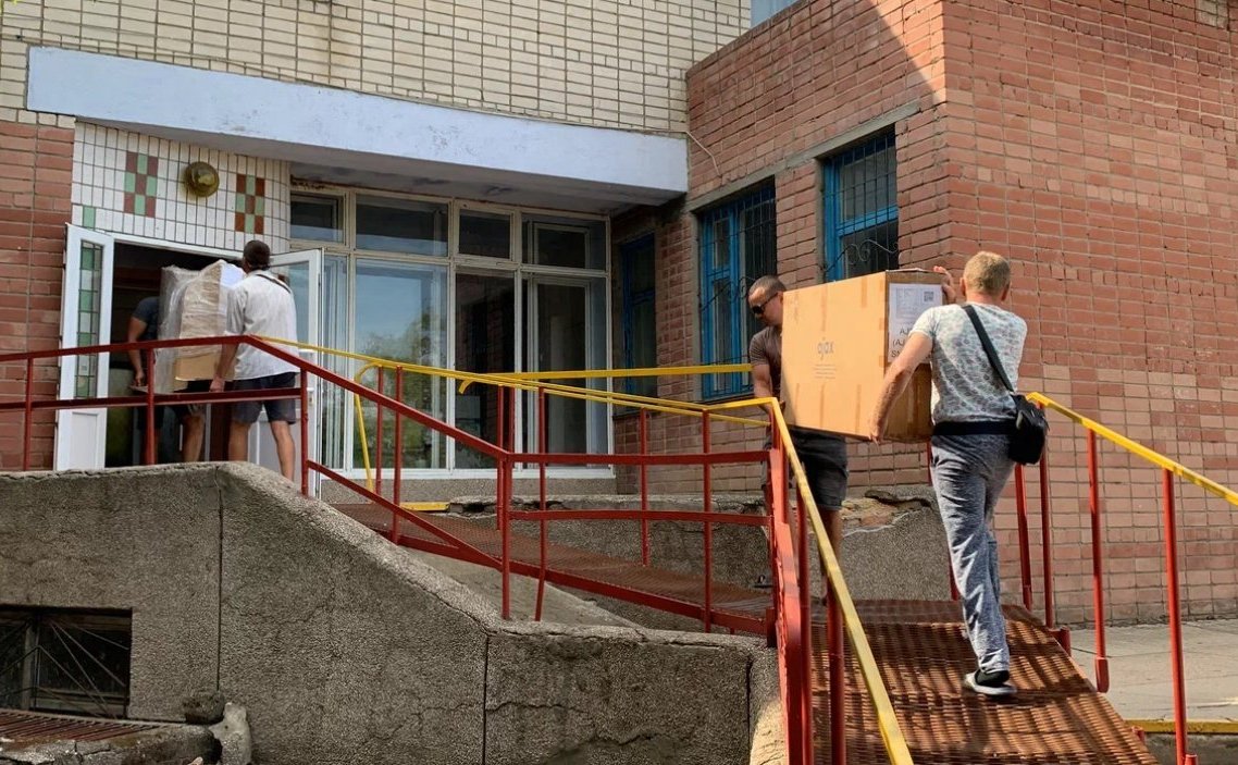 Игорь Кастюкевич передал гуманитарную помощь медицинскому учреждению в Херсонской области