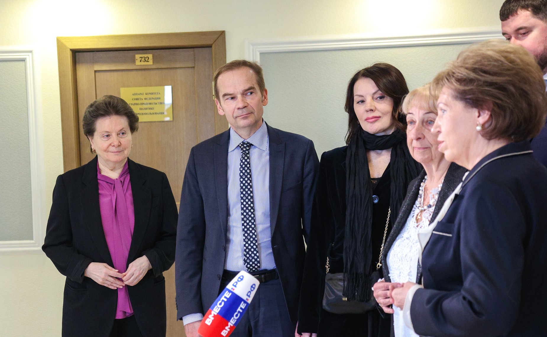 Торжественное открытие выставки Народного художника РФ Людмилы Юга «Нить времен. Подвиг Победы»