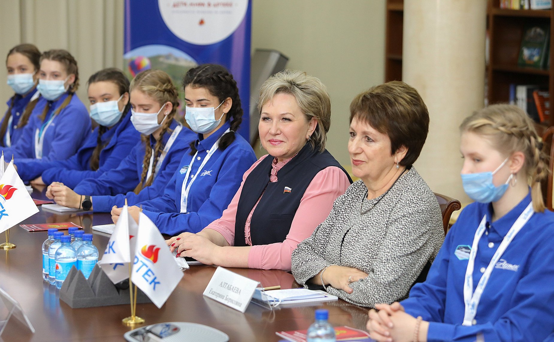 Екатерина Алтабаева и Елена Писарева посетили международный детский центр «Артек» и приняли участие в заседании «круглого стола» на тему «Защита интересов и прав детей в современной России»