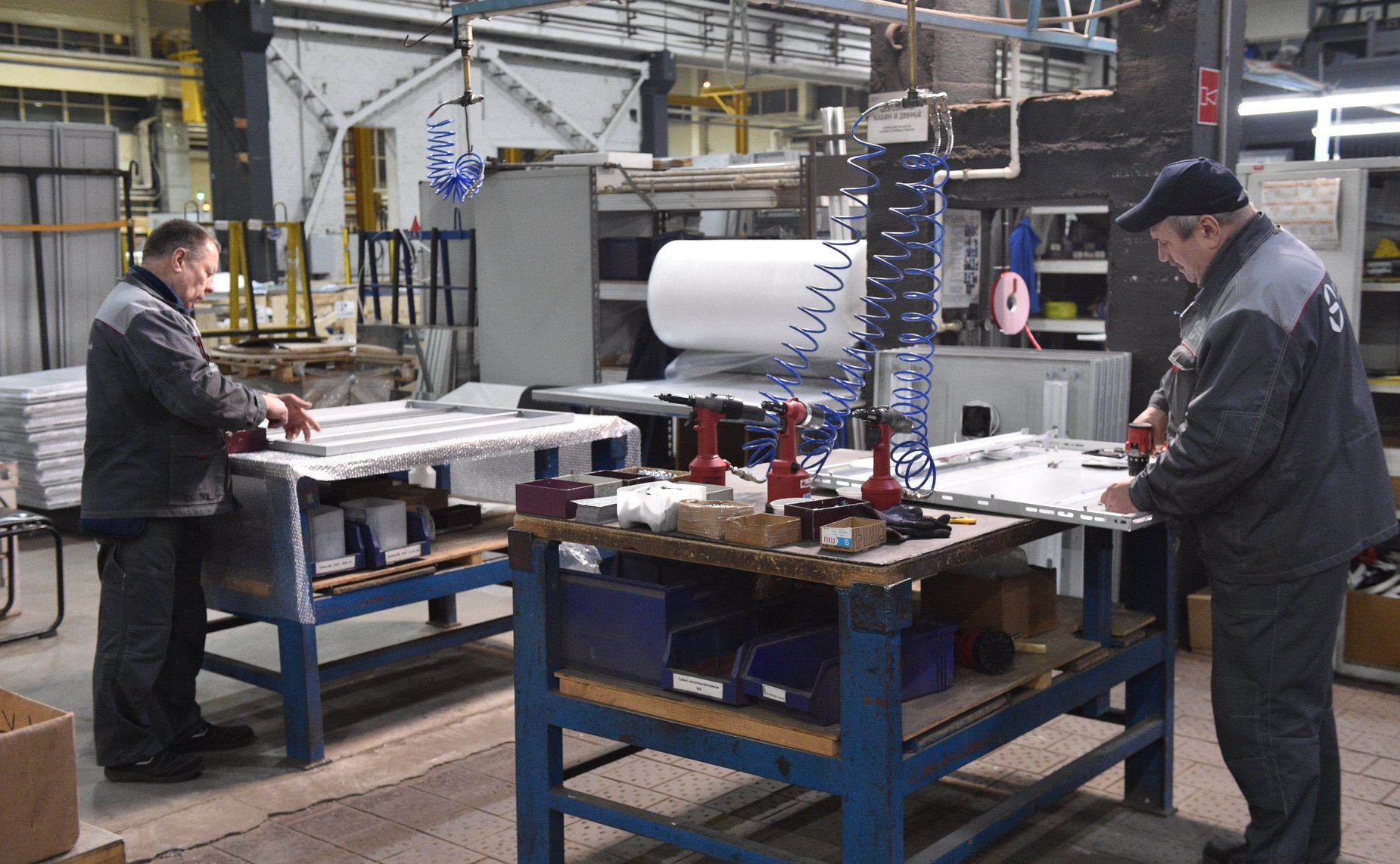 Сенаторы ознакомились с предприятием по производству лифтового оборудования акционерного общества «Щербинский лифтостроительный завод»