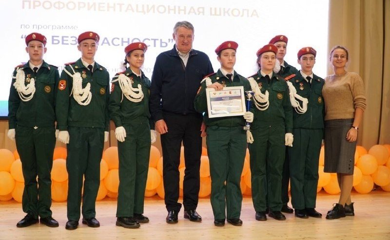 Юрий Воробьев встретился с участниками первой федеральной профориентационной смены «ZA безопасность!»