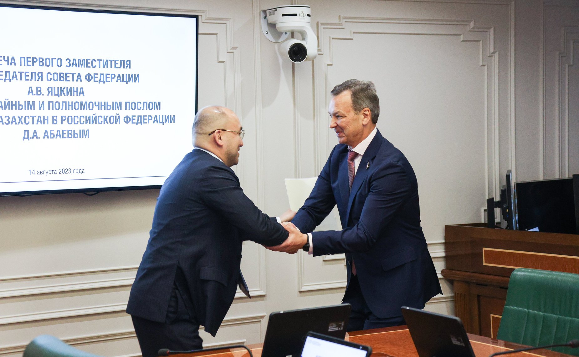 Встреча первого заместителя Председателя Совета Федерации Андрея Яцкина с Чрезвычайным и Полномочным Послом Республики Казахстан в РФ