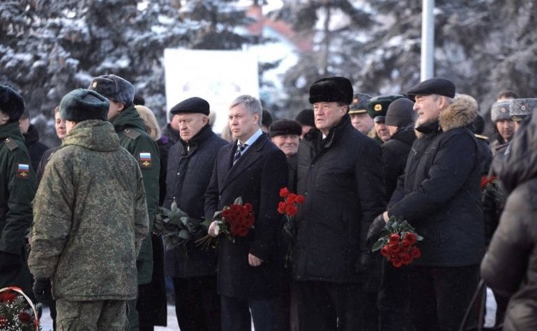 Сергей Рябухин в ходе своей рабочей поездки в регион принял участие в мероприятиях, посвященных Дню неизвестного солдата