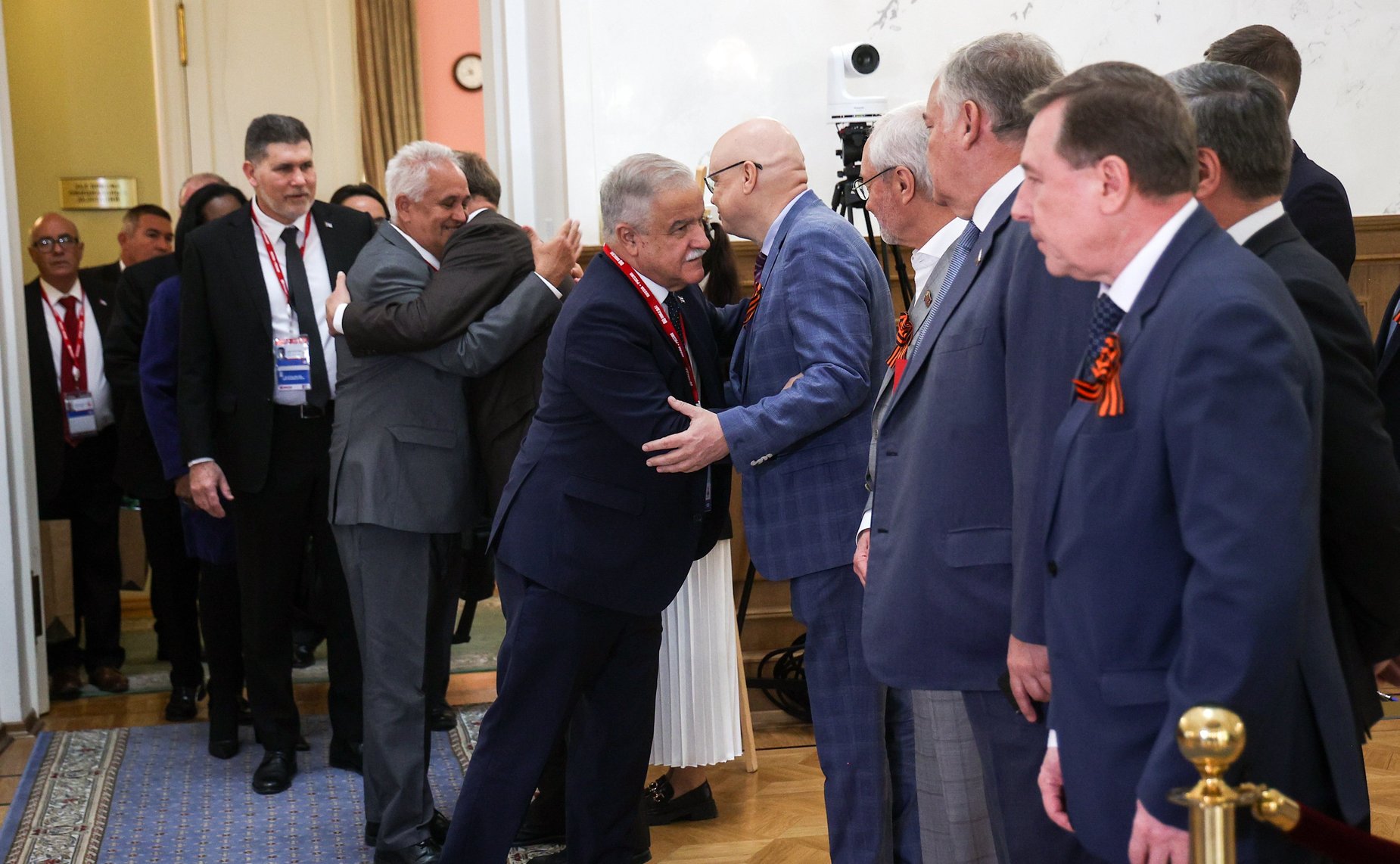 Председатель Совета Федерации Валентина Матвиенко, Президент Кубы Мигель Марио Диас-Канель и Председатель Московской городской Думы Алексей Шапошников открыли фотовыставку, посвящённую 65-летию восстановления российско-кубинских дипломатических отношений