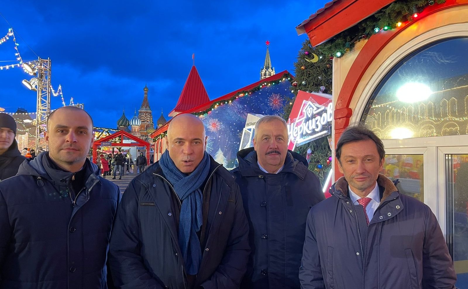 Максим Кавджрадзе и глава администрации региона Игорь Артамонов поздравили юных хоккеистов Липецкой области на Красной площади