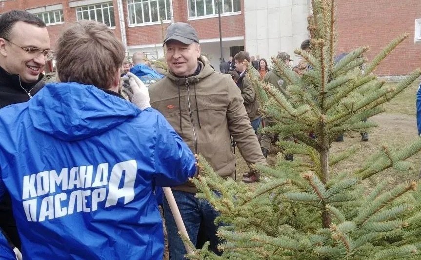 Виктор Шептий принял участие в традиционном весеннем субботнике на территории госпиталя для ветеранов войн