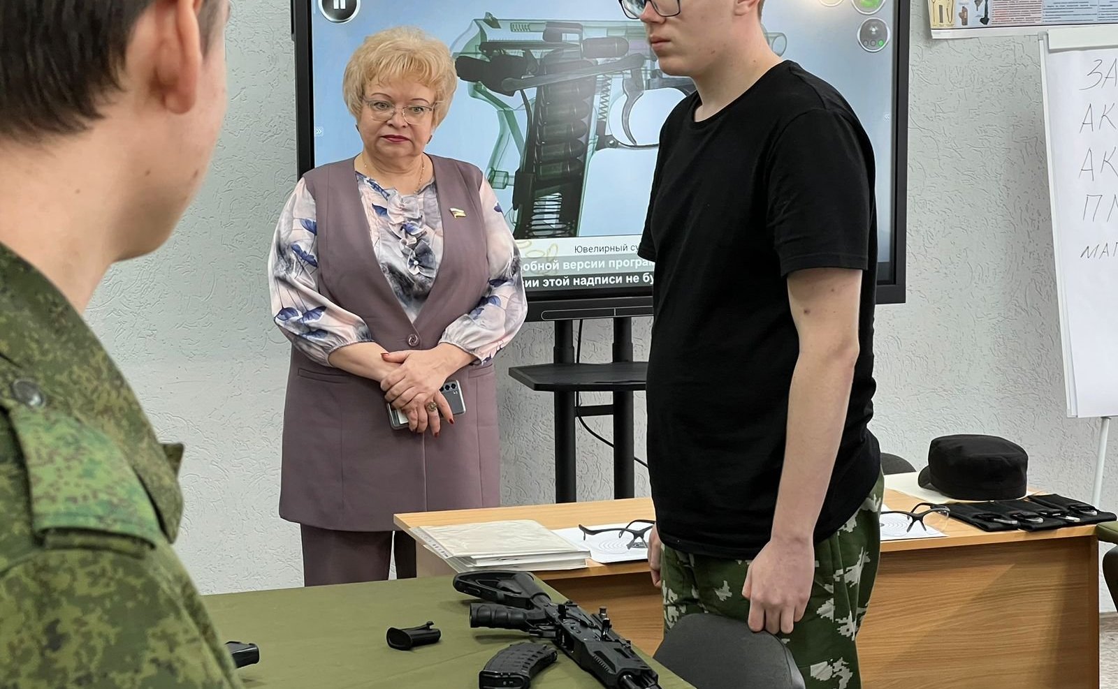 Оксана Хлякина в ходе рабочей поездки в регион посмотрела, как реализуется современный формат патриотического образовательно-воспитательного процесса подростков в Липецкой области