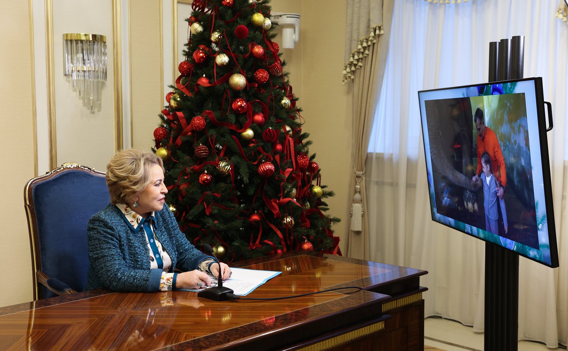 Валентина Матвиенко приняла участие в акции «Елка желаний»