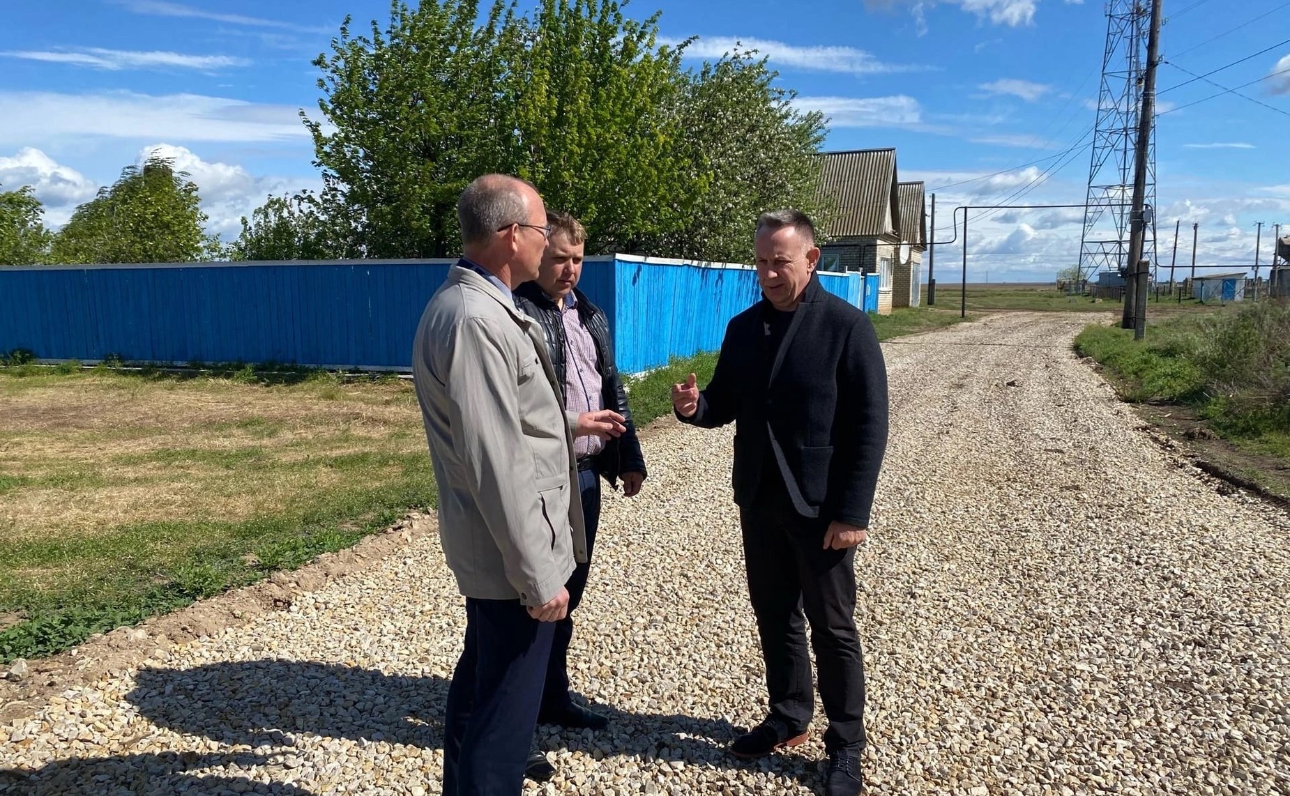 Олег Алексеев проконтролировал ход работ по благоустройству населенных пунктов в Саратовской области